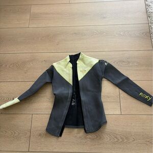 Roxy Gray and Yellow Jacket